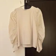 パフスリーブ長袖