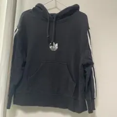 adidas 人気のロゴ　パーカー　XS ブラック