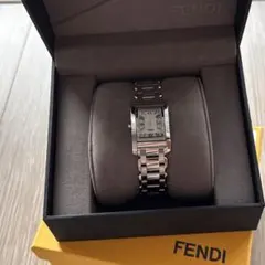 GUCCIクォーツスクエア　7900Ｌ.1 腕時計 黒文字盤 レディース GUCCIクォーツスクエア 7900L.1 腕時計 黒文字盤 レディース - メルカリ