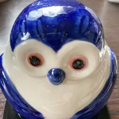 青と白の陶器製フクロウ