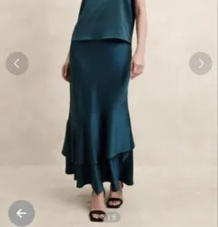 新品タグ付き BANANA REPUBLIC サテン ロングスカート Sのサムネイル