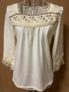 値下げ!アクシーズファム新品!刺繍とパール装飾の五分袖トップス M