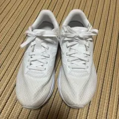 ニューバランススニーカー　23.5のサムネイル