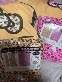 ハローキティ キルトマット2種　日焼けキティー超ドでかもちもちクッション2種