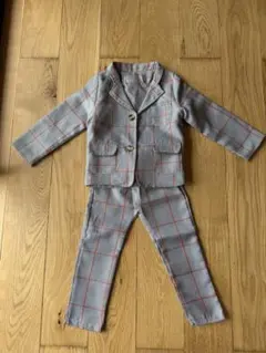 グレーと赤のチェック柄スーツ 100cm