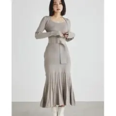 《美品》rienda リエンダ　ニットワンピース　ベージュ　ベルト付き