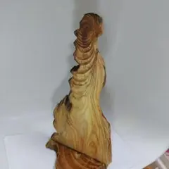 木製の抽象的な置物