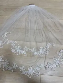 【美品】刺繍入りホワイトウェディングベール