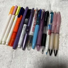 シャーペン0.5が4本、ボールペン4本、その他ペン6本全てまとめ売り