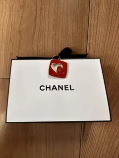 シャネル CHANEL 2026 バレンタイン レッド　限定チャーム 1個のサムネイル