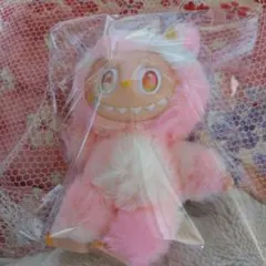 ラブブ可愛いピンクのぬいぐるみ