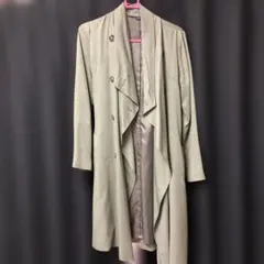 ライトグレー ダブルブレスト トレンチコート