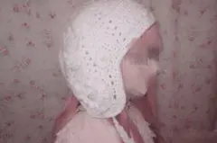 花モチーフの白ボンネット 耳当て付きニット帽　バラクラバ　フード帽 y2k 白