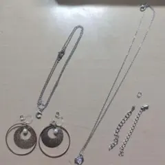 シルバー ゴールド フープイヤリングとネックレスセット