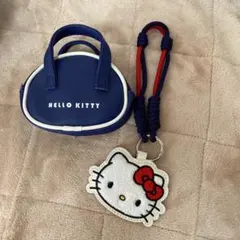 HELLO KITTYとOUTDOORのコラボ バッグ型ポーチ