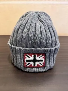 グレーの編み込みデザイン帽子フリーサイズ