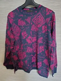 ★27 ダークグレーにローズ模様セーター.