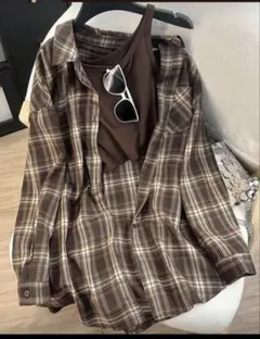 チェックシャツの2点セット。