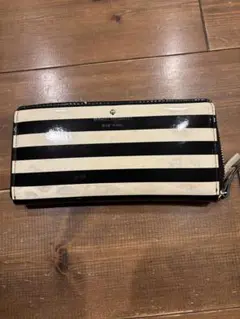 Kate spadeストライプデザイン 長財布 黒ずみあり