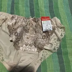 り*️様 Triumph Mサイズ 刺繍ショーツ