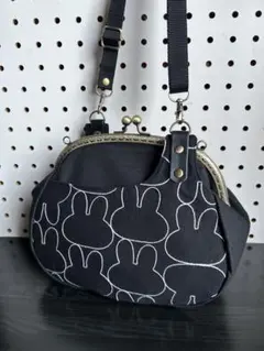 ＊ハンドメイド＊　可愛い25口金ショルダーがま口バッグ　刺繍うさたん