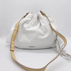 FURLA ショルダーバッグ　巾着　白　レザー
