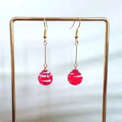 ヨーヨー風 揺れるピアス レッド ゴールドカラー イヤリング変更可のサムネイル
