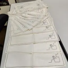 刺繍入りランチョンマット 8枚とナフキン5枚セットのサムネイル