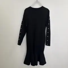 R00838 BIRTHDAY BASH フレア裾ニットワンピース ブラック