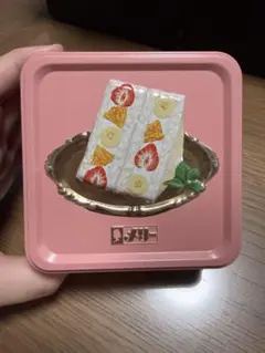 メリー　レトロ缶　お菓子の空き容器のサムネイル