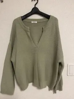 INGNI オリーブグリーン Vネックニット Mサイズ