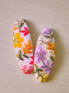 インド刺繍の花柄ヘアピン オーバル　パッチン 2個セット