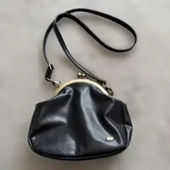 黒のがま口ショルダーバッグ