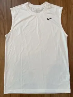 Nike DRI-FIT ホワイトタンクトップ