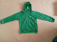 モンベル　 緑色フード付きウインドブレーカー