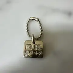 DKNY メタル製キーホルダー　キーリング