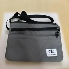 Champion サコッシュ グレー ショルダーバッグのサムネイル