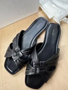 ザロウ　美品サンダルのサムネイル