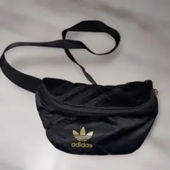 adidas ボディバッグ　黒