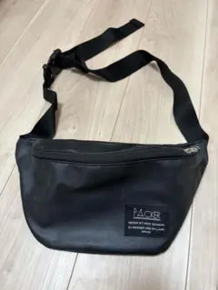 SPRUCE ボディバッグ ブラック
