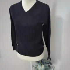 GU 黒のVネック長袖セーター