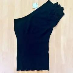 【新品未使用】フリル付きトップス 片半袖　ノースリーブブラック