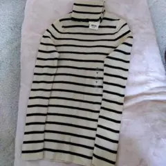 新品ユニクロ　エクストラファインメリノリブタートルネックセーター