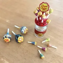 チュッパチャプス ミニチュア　2種　ミニと極小　可愛い　上部接着済み　ガチャ？