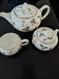 WEDGWOOD WILD STRAWBERRY ティーセット - メルカリ