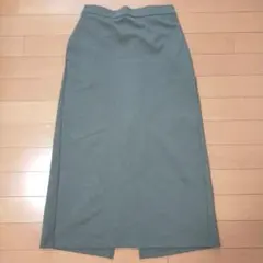 【最終お値下げ】GU ナロースカート カーキ M　カットソー