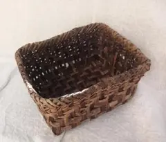 天然素材のダークブラウンバスケット