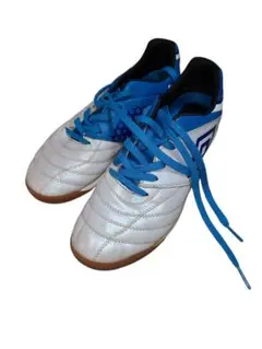 サッカー　フットサルシューズ　 23cm