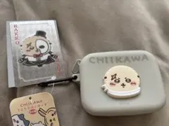 送料込み ちいかわ ラッコ シリコンポーチとトランプなきらきらカード