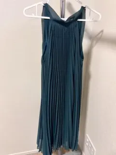 プリーツドレス ダークグリーン　ホルターネック